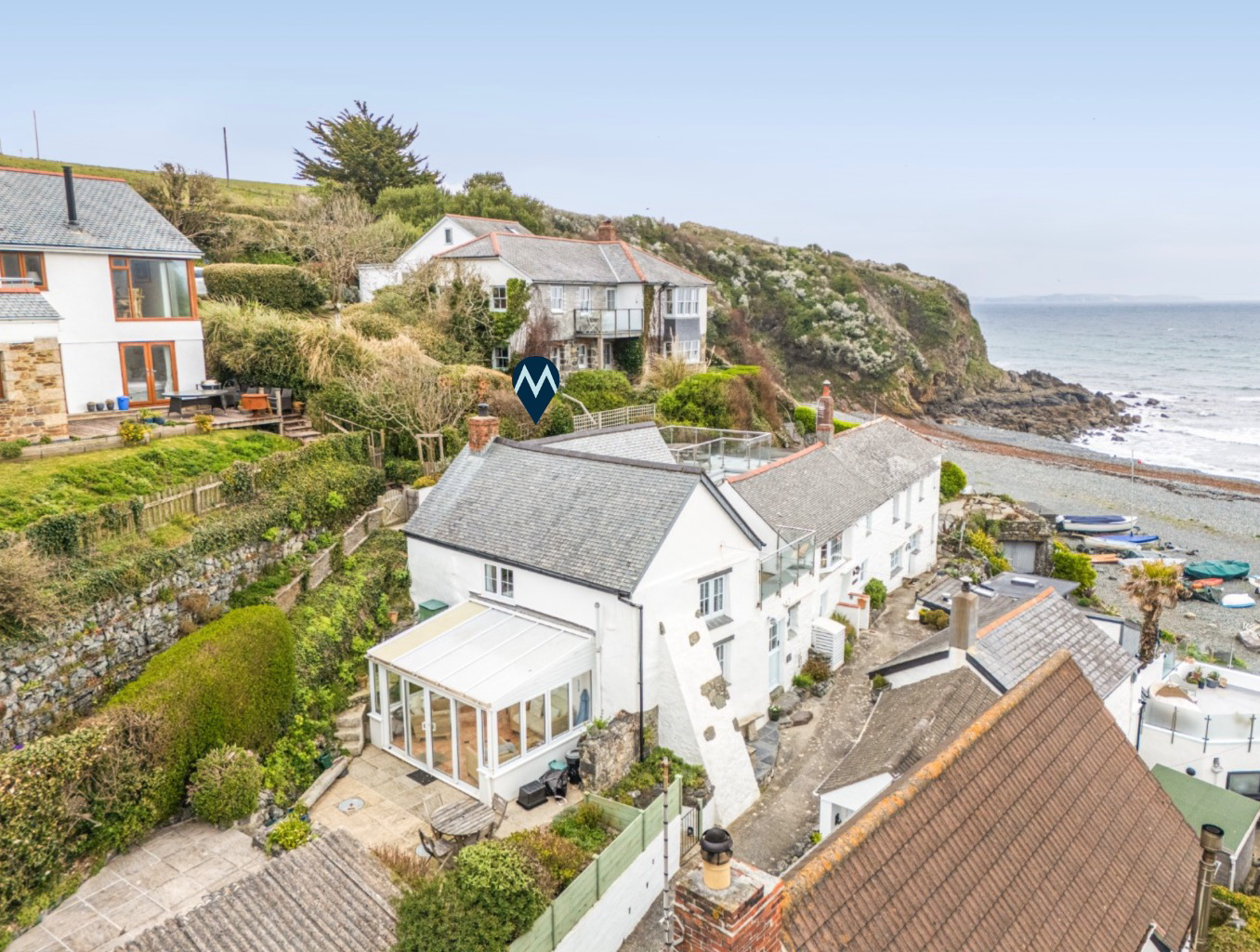 Porthallow, Home moments from the beach