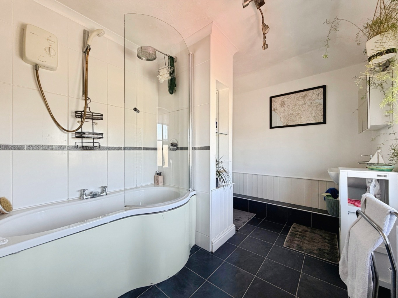 Helston, Impressive detached family home, photo 24