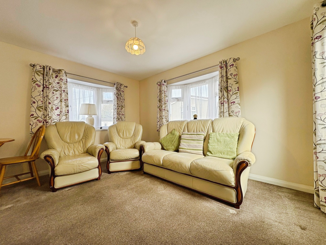 Helston, Park home with no onward chain, photo 4