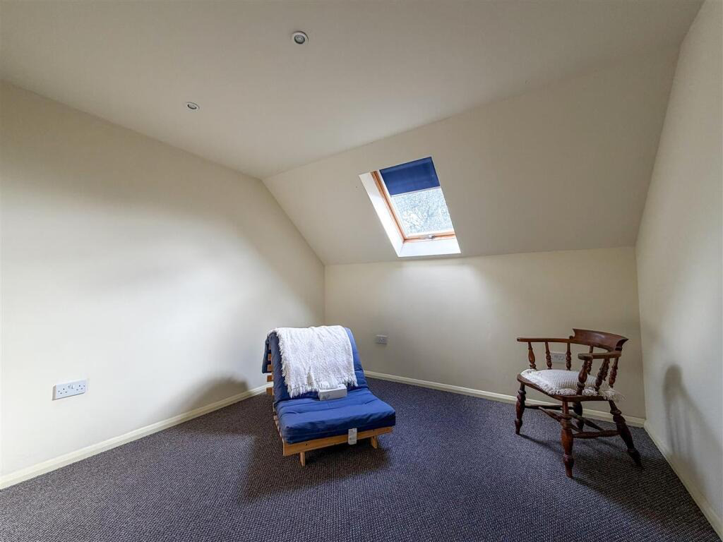 Gweek, Barn conversion within approx 1 acre of woodland, photo 11