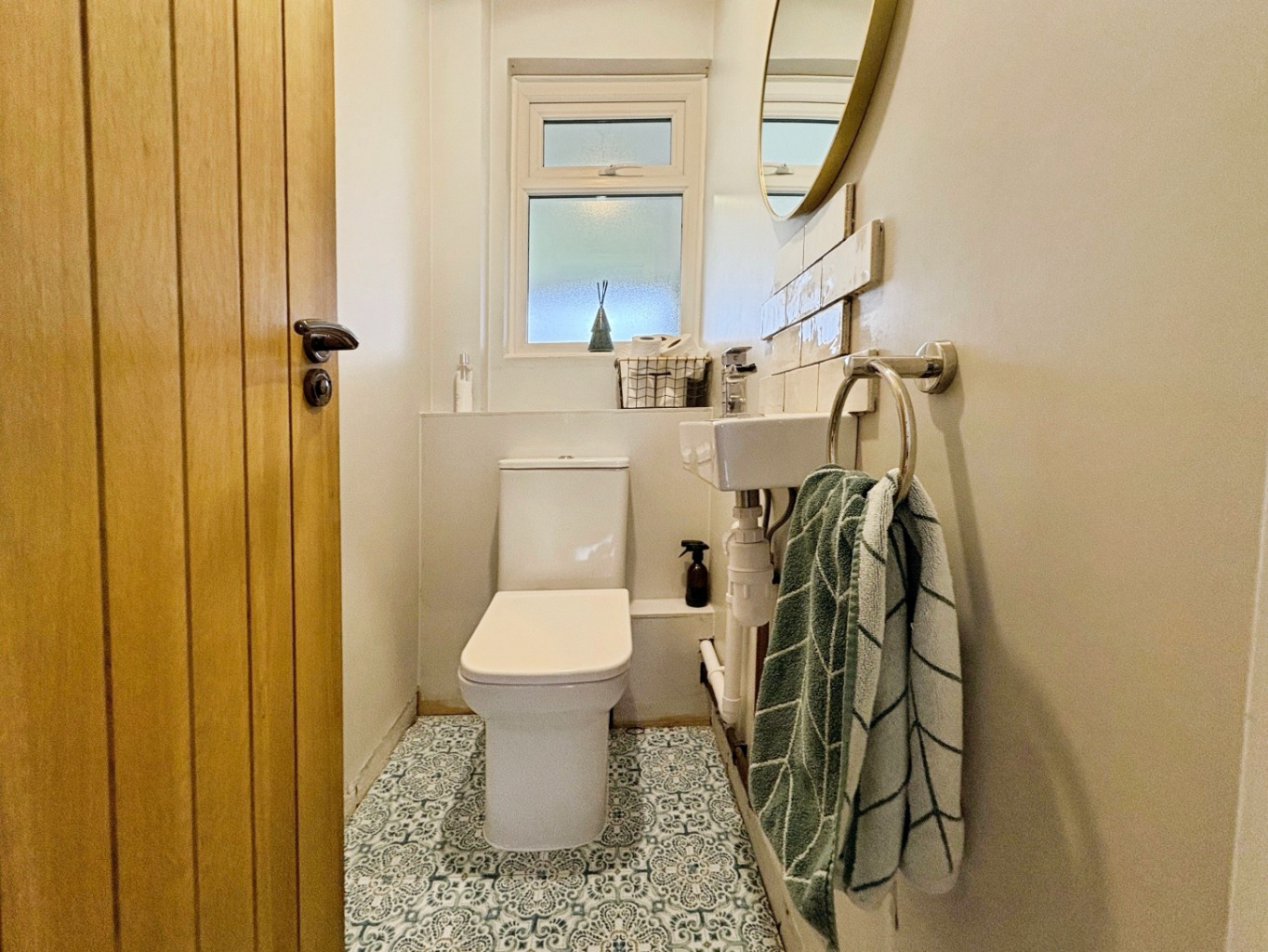 Camborne, Well presented and spacious home, photo 9