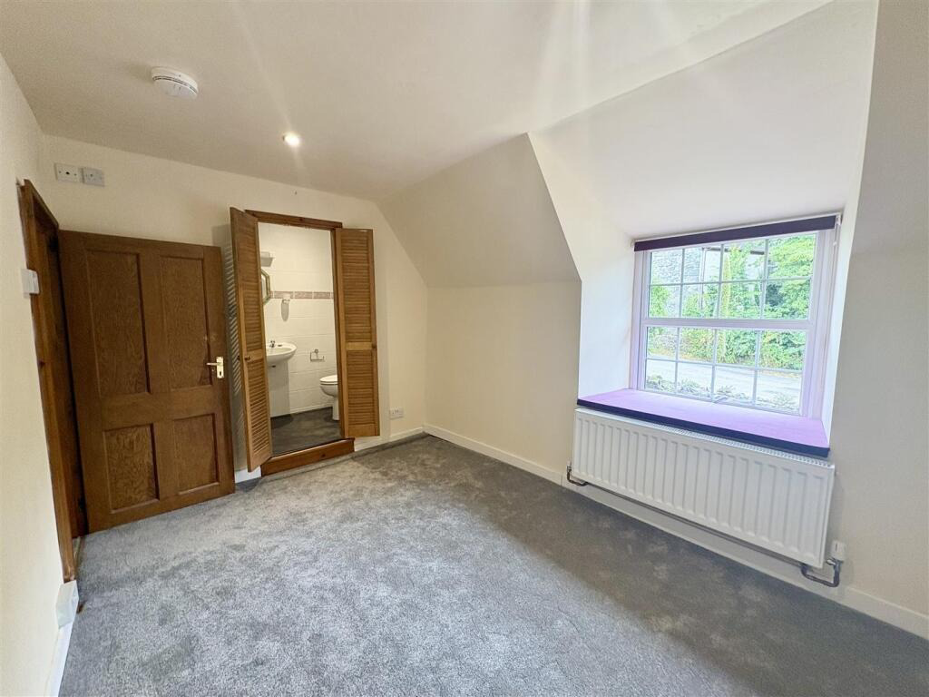 Kuggar, Four bed house and two one bed cottages, photo 14