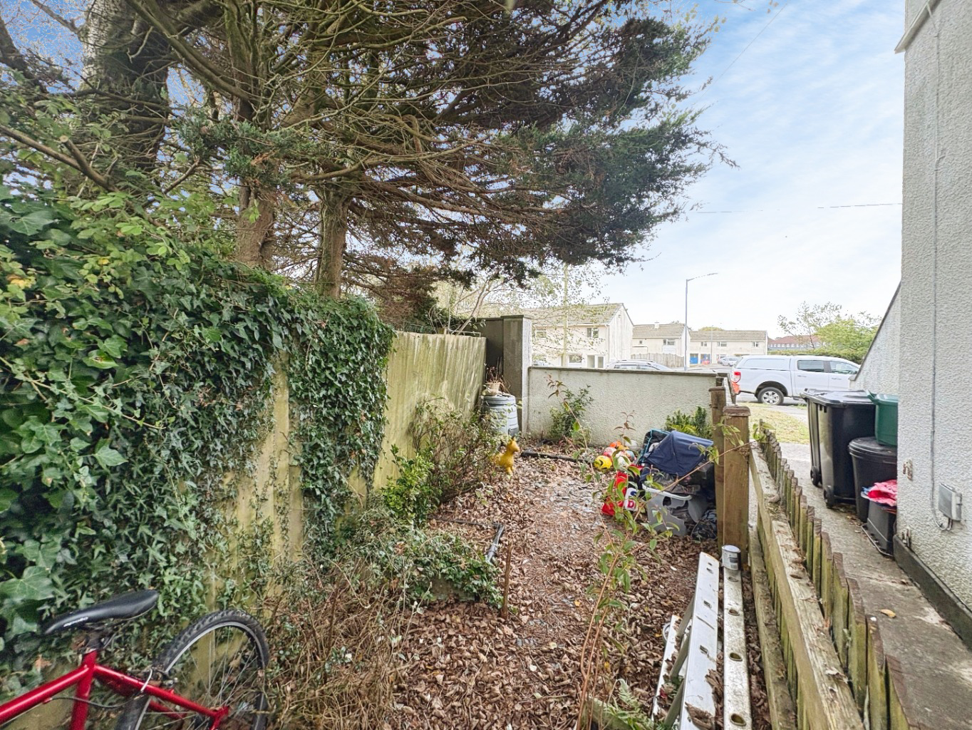 Helston, Ideal first home with garden, photo 16