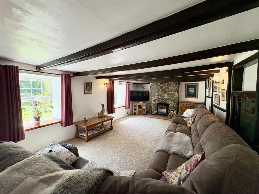 Kuggar, Four bed house and two one bed cottages, photo 8