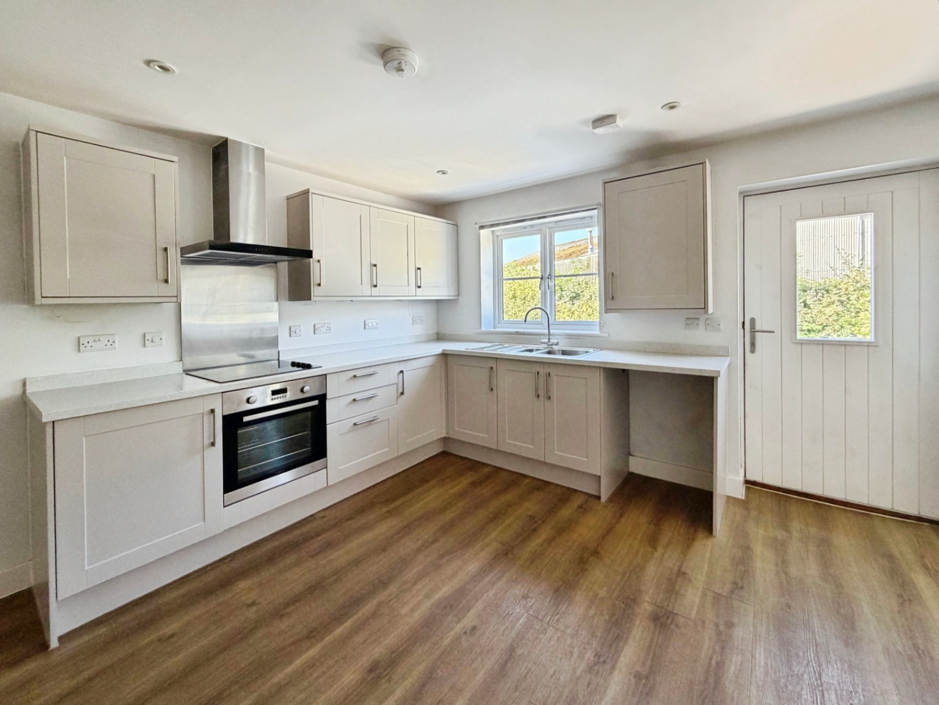 Helston, Three bed home with no onward chain, photo 3