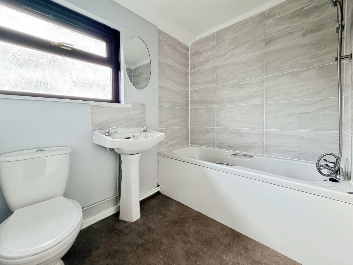 Helston, Spacious three bed home, photo 14
