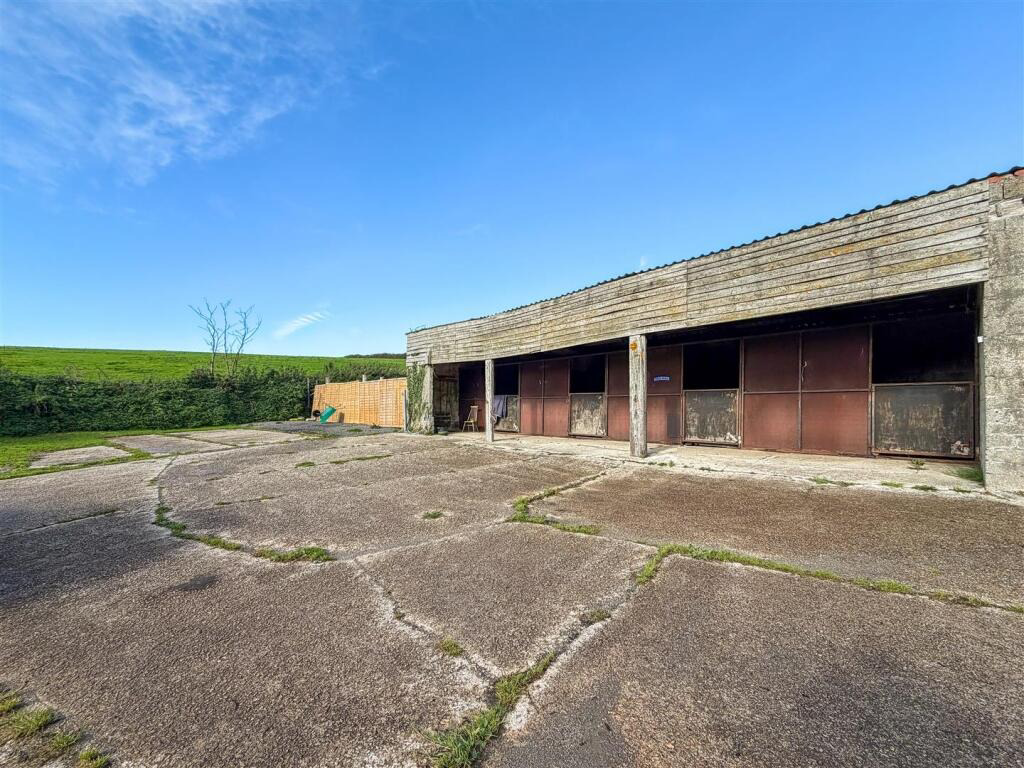 Gweek, Barn conversion within approx 1 acre of woodland, photo 5