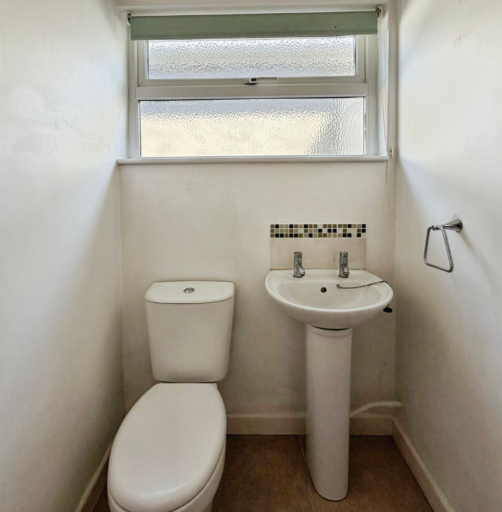 Helston, Detached three bed bungalow with no chain, photo 19