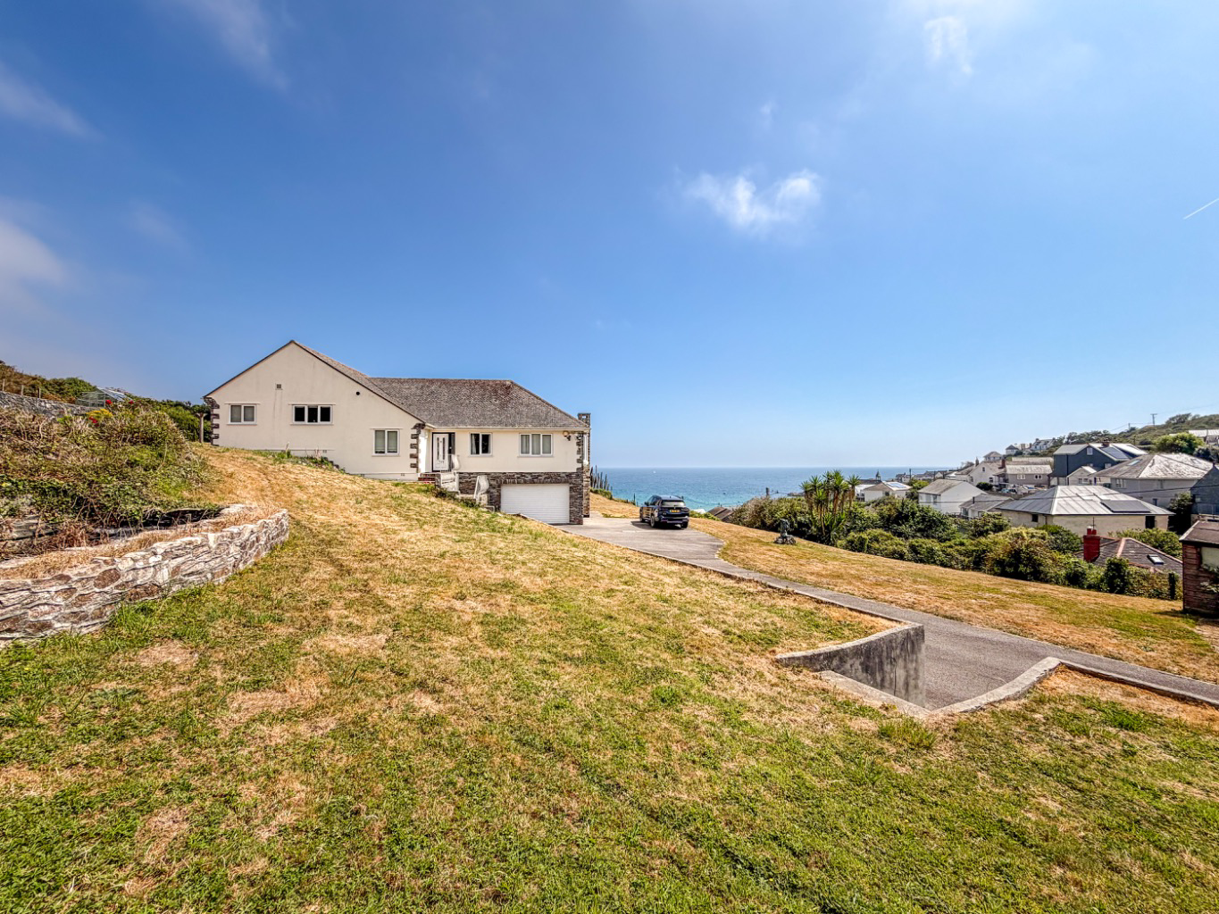 Coverack, Spacious four bed home with sea views, photo 9