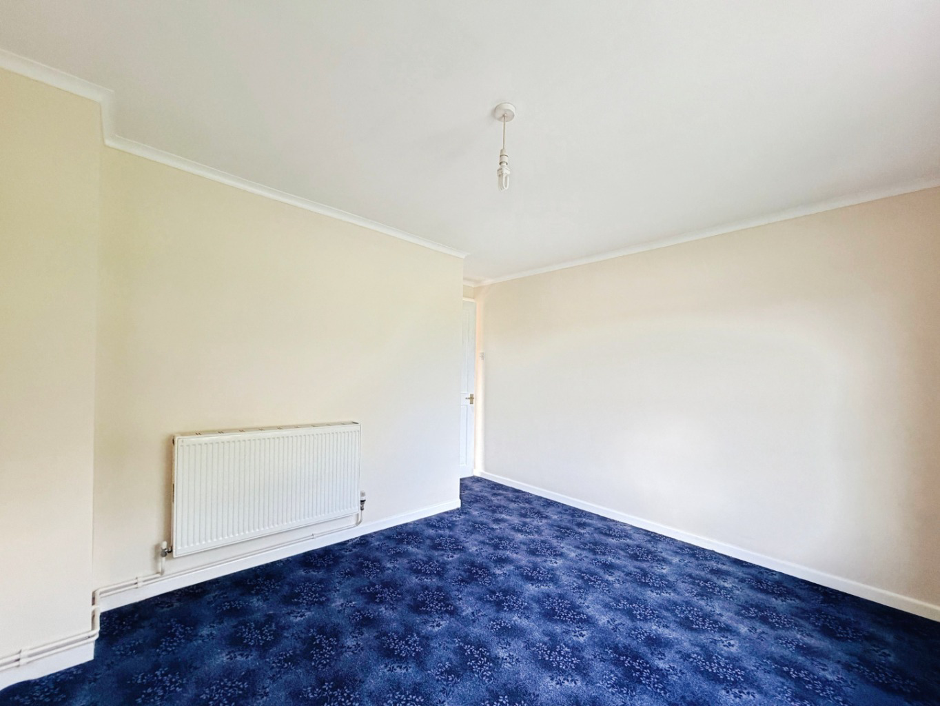Helston, Spacious three bed home, photo 12