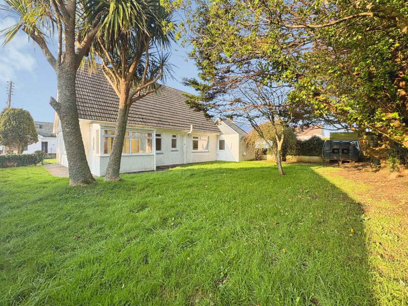 Leedstown, Spacious home with potential