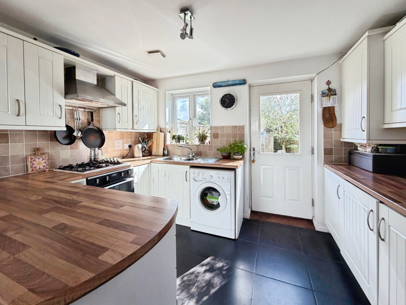 Helston, Deceptively spacious home, photo 2