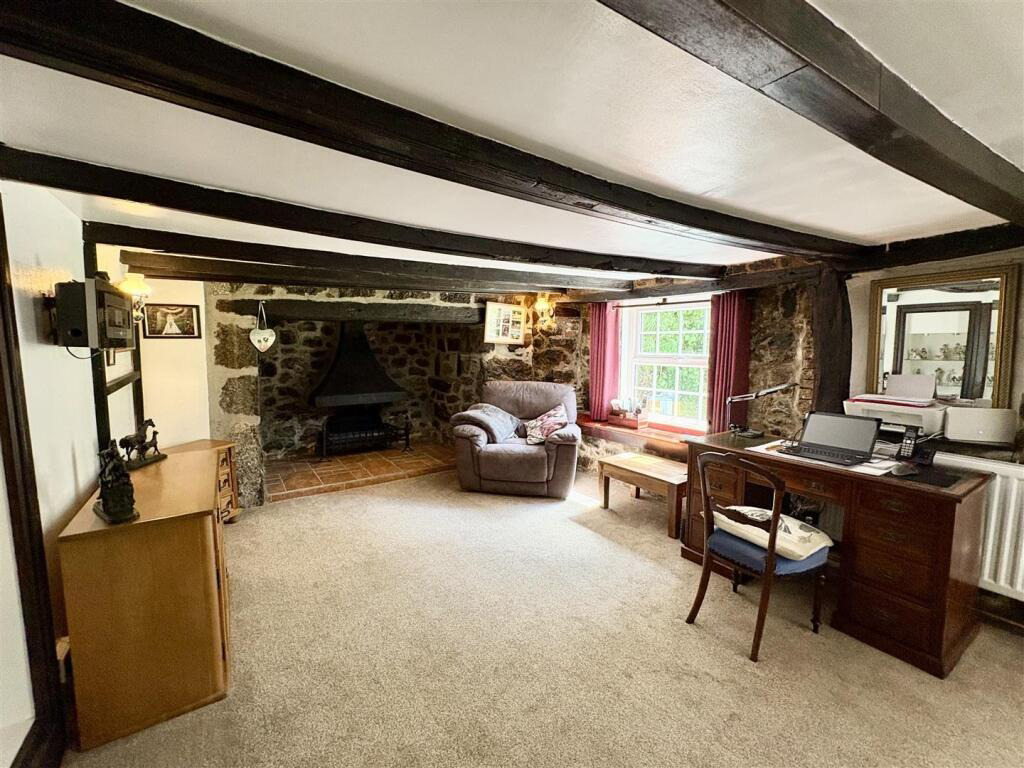 Kuggar, Four bed house and two one bed cottages, photo 11