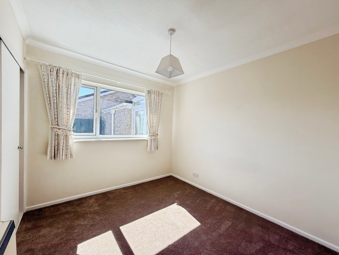 Helston, Detached bungalow with no chain, photo 12
