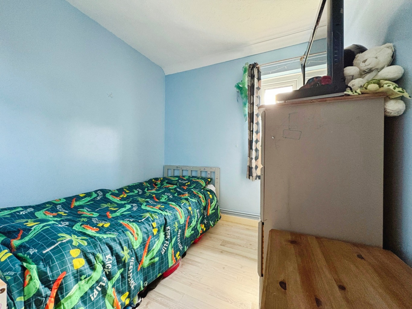 Helston, Ideal first home with garden, photo 13