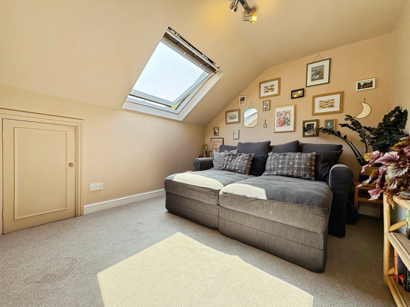 Swanpool, Spacious Maisonette close to the beach, photo 13