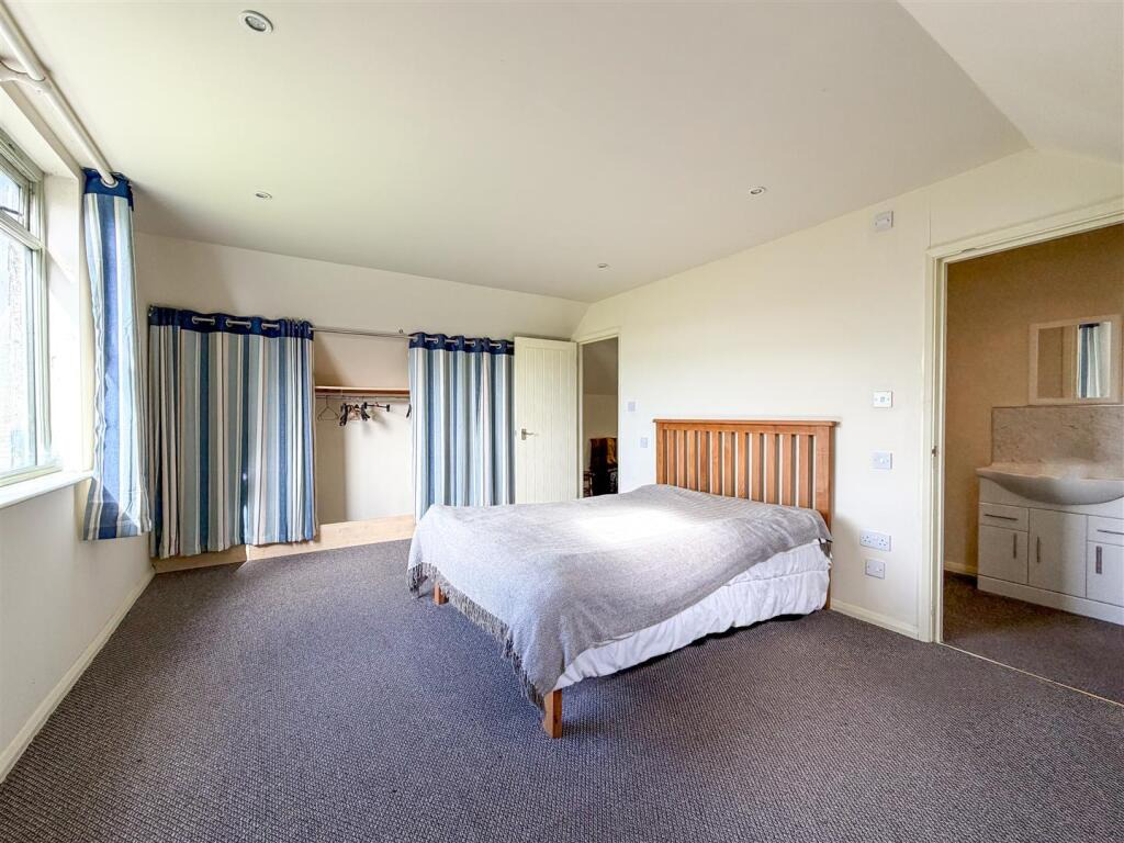 Gweek, Barn conversion within approx 1 acre of woodland, photo 9