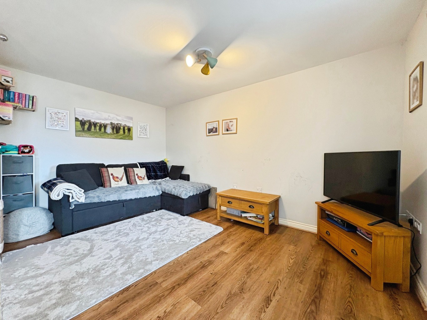 Helston, Ideal first home, photo 2