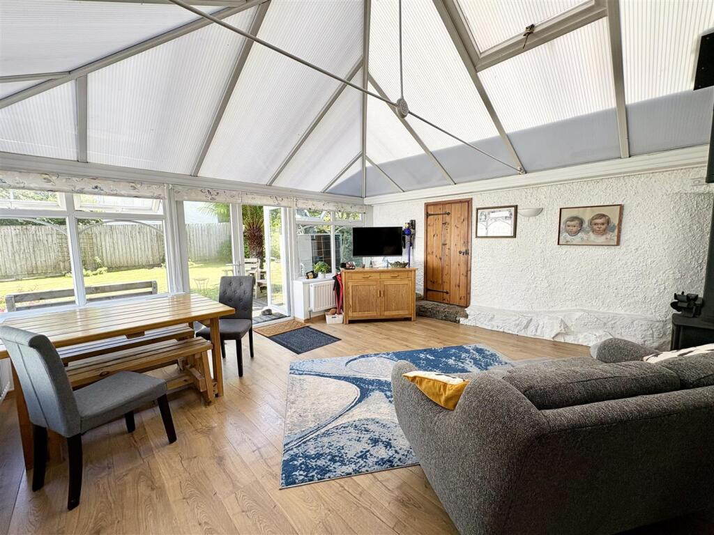 Kuggar, Four bed house and two one bed cottages, photo 4