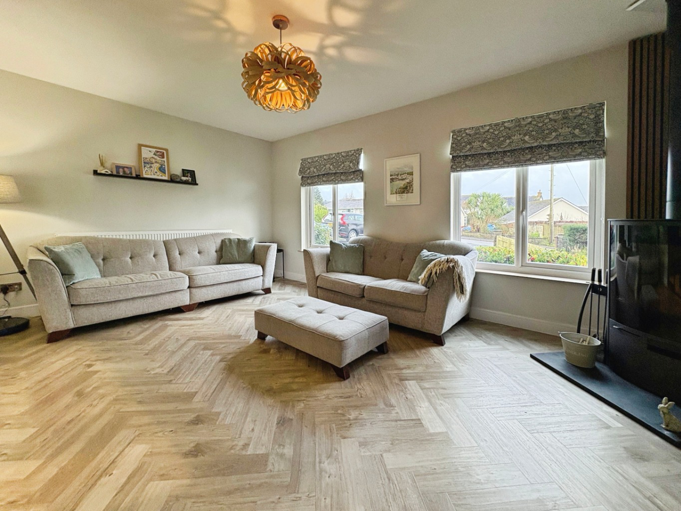 Camborne, Well presented and spacious home, photo 2