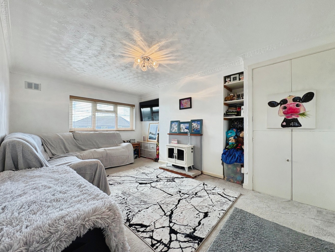 Helston, Ideal first home with garden, photo 2