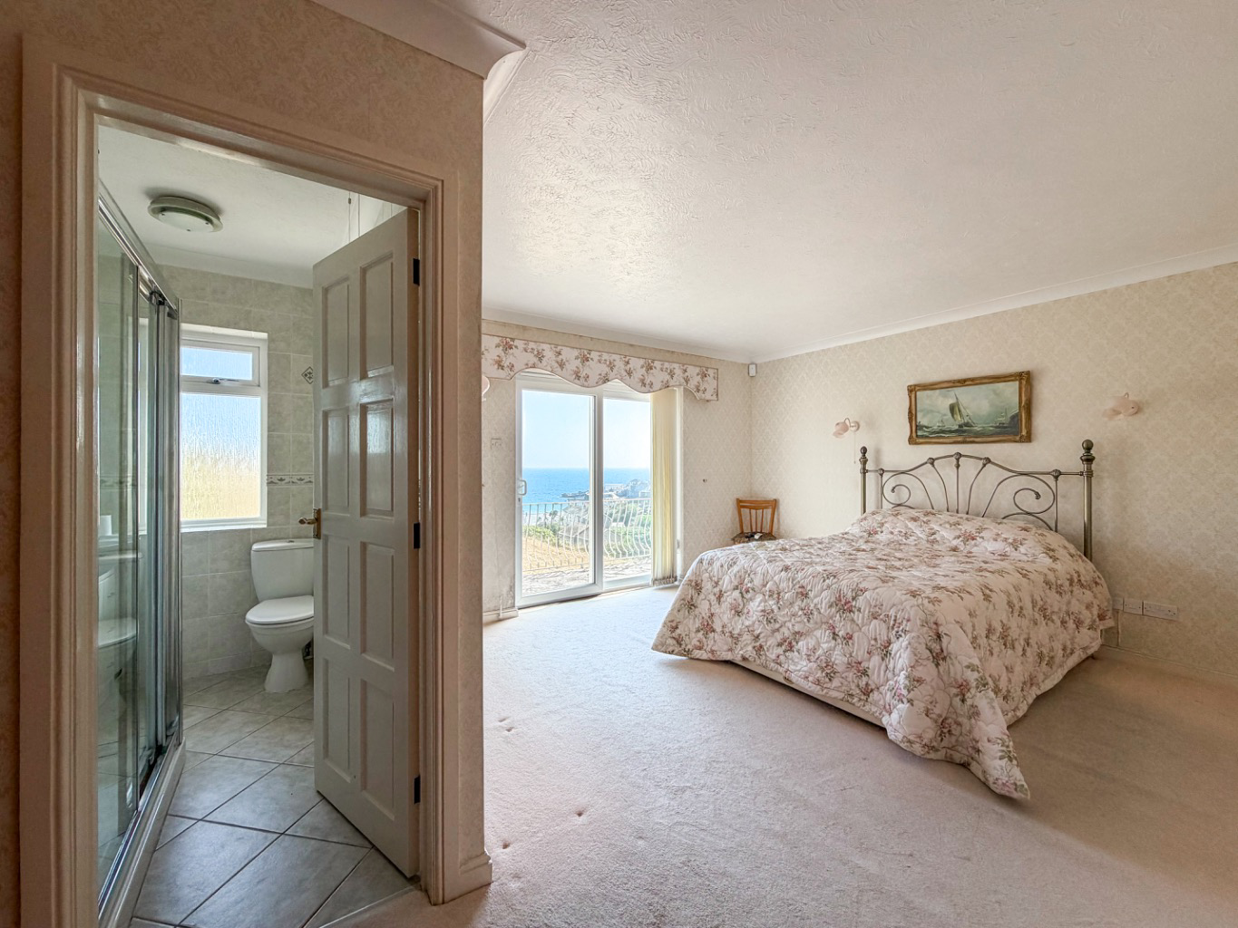 Coverack, Spacious four bed home with sea views, photo 6