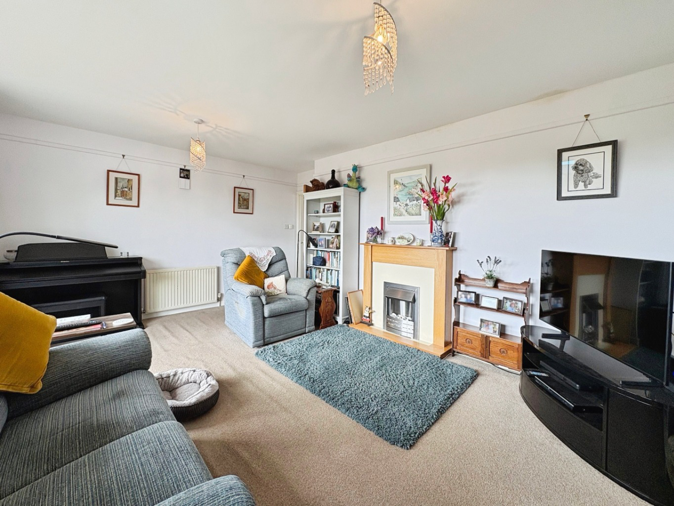Ashton, Spacious home with generous garden, photo 2