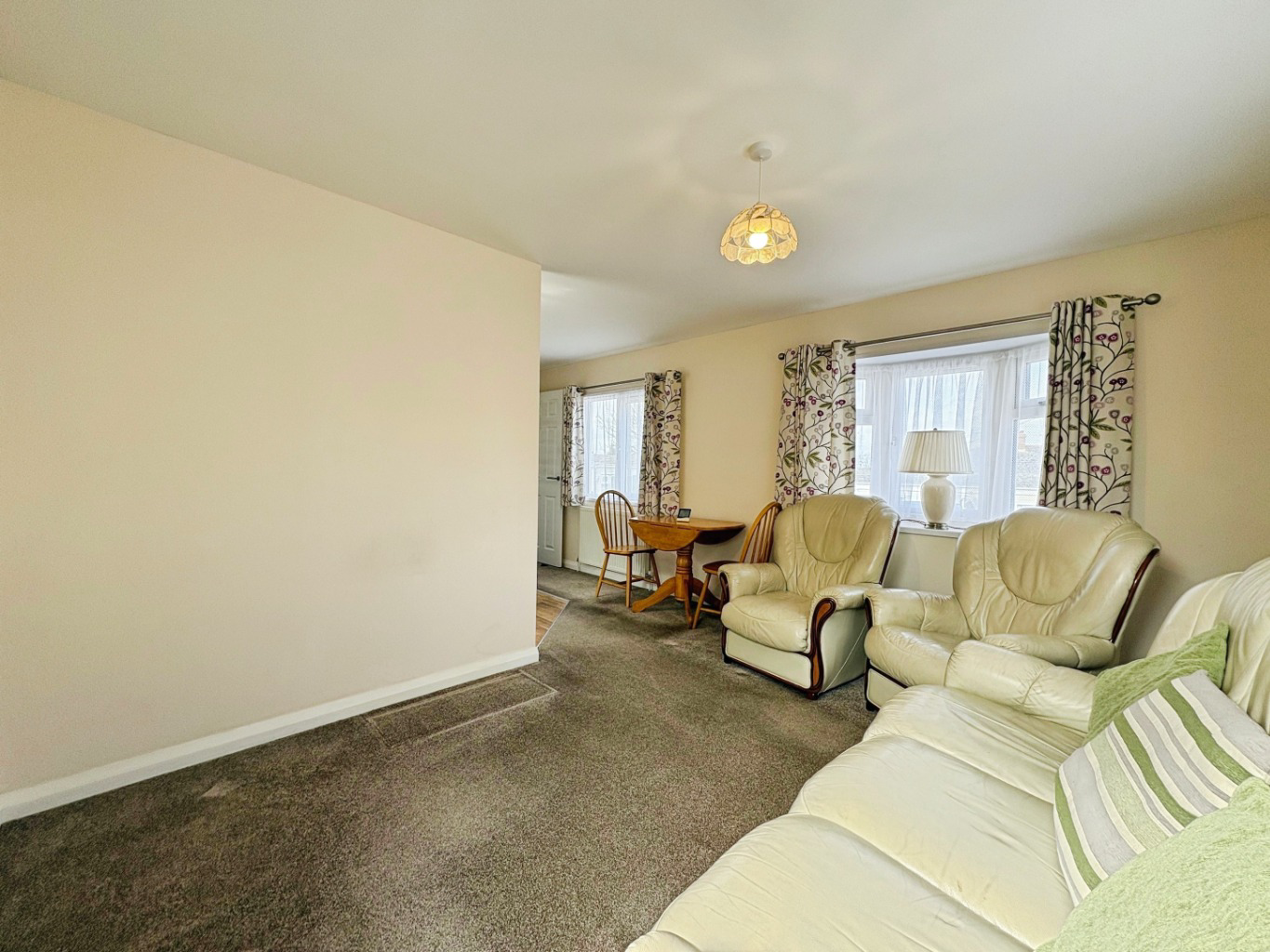 Helston, Park home with no onward chain, photo 5