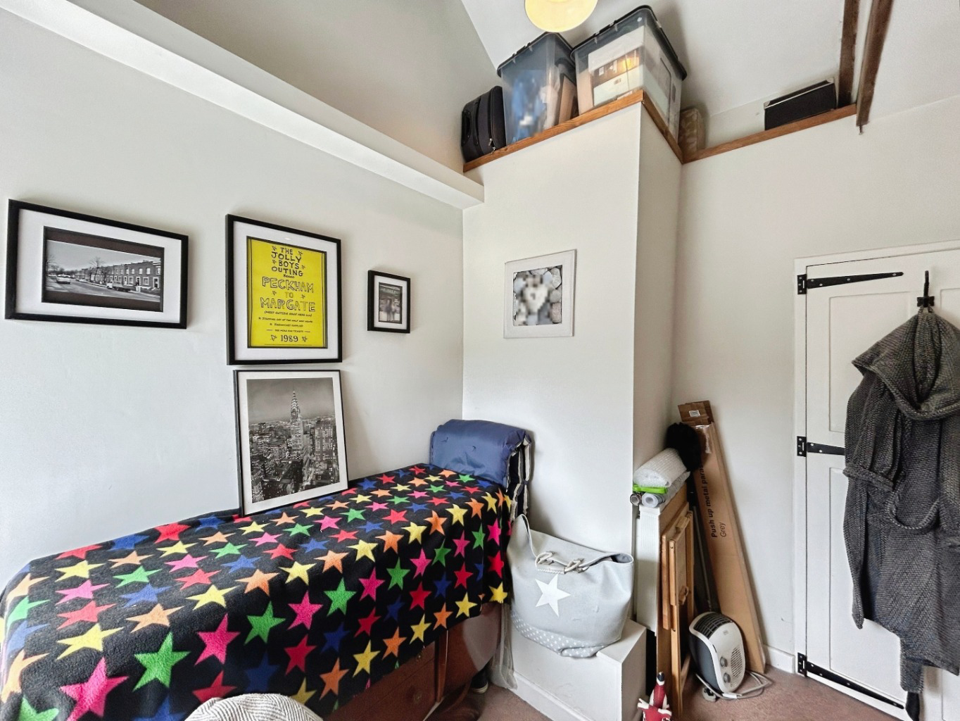 Angarrack, Charming Mid Terrace Cottage, photo 14