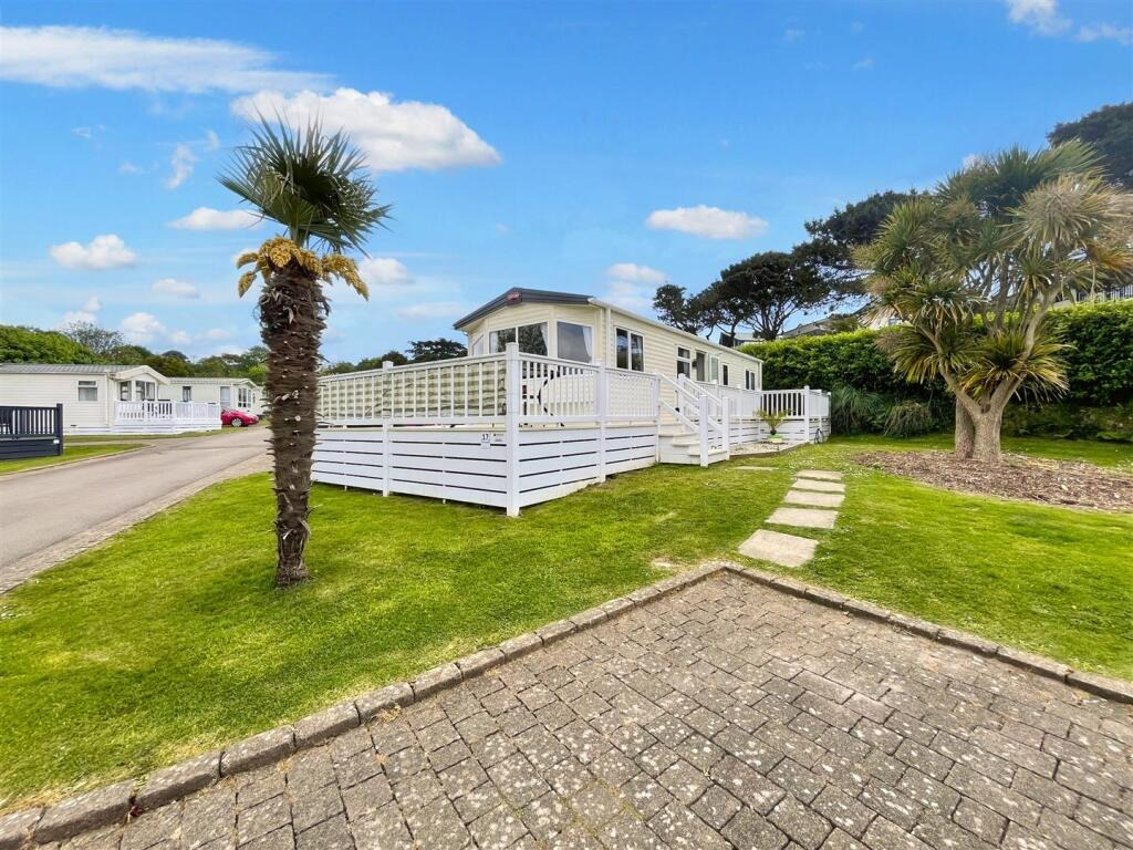 Praa Sands, Holiday Lodge