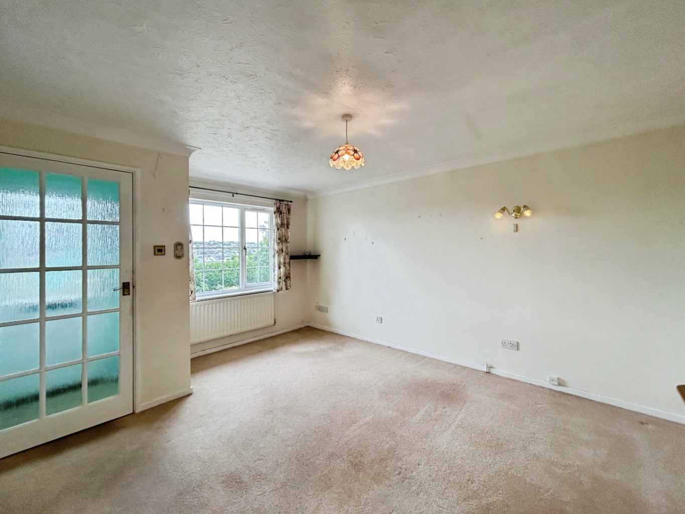 Hayle, Semi detached two bed bungalow with no chain, photo 4