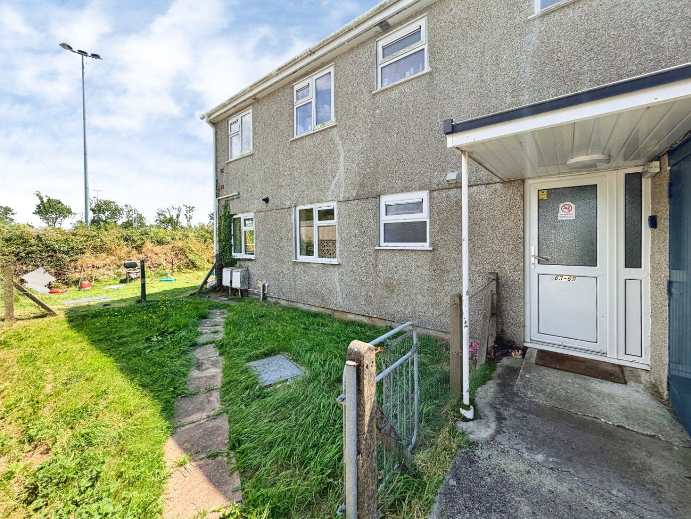 Helston, Two bed flat with no chain