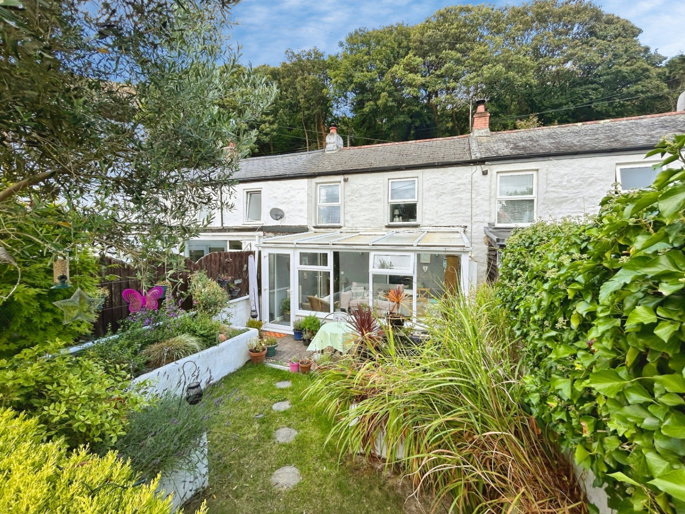 Angarrack, Charming Mid Terrace Cottage
