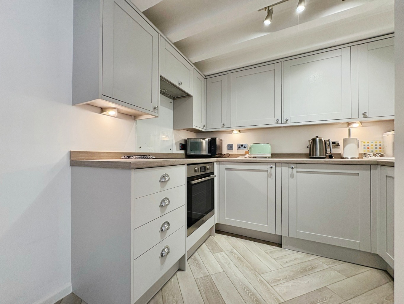 Mullion, Well Presented one bedroom ground floor flat, photo 5