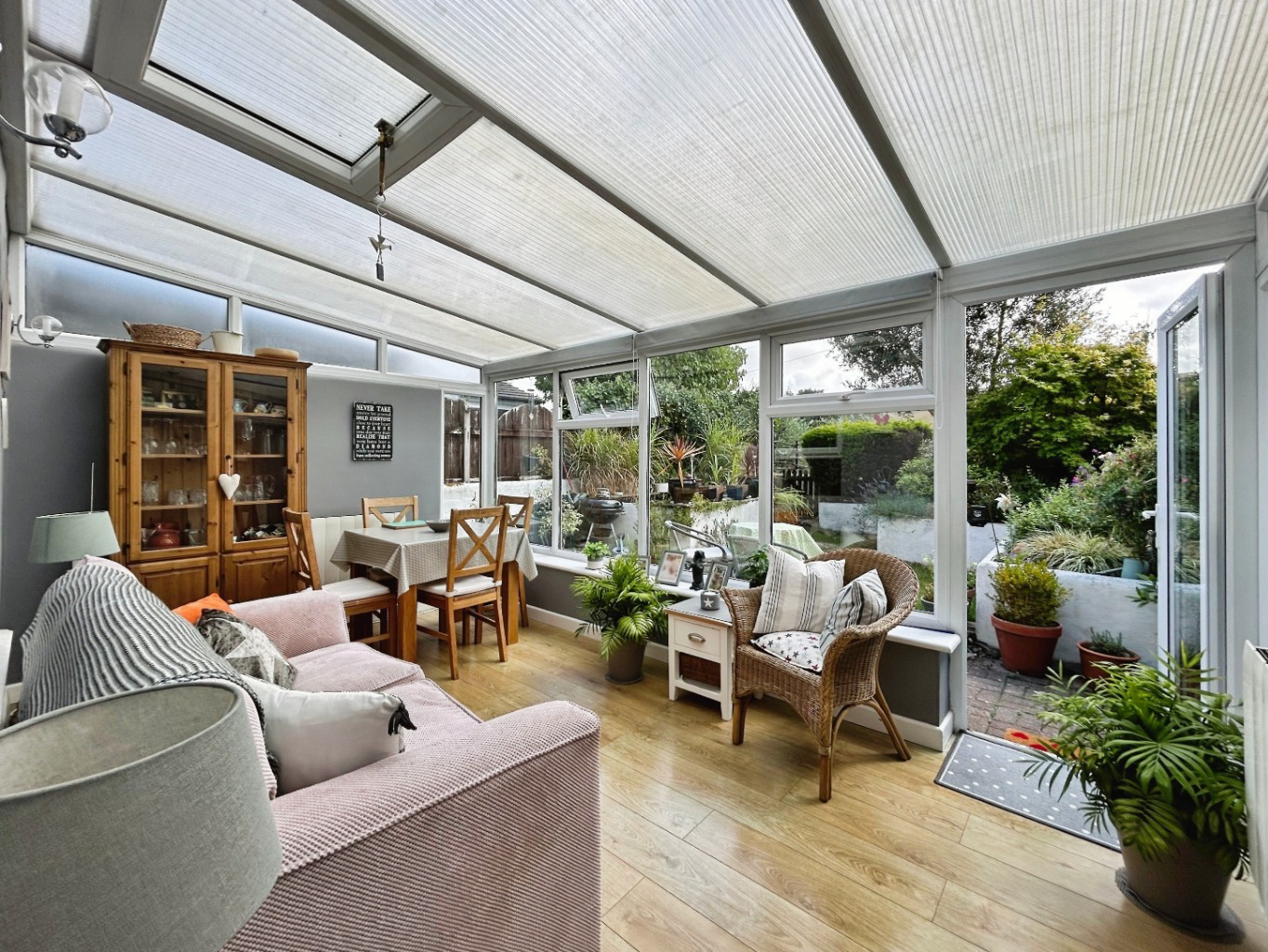 Angarrack, Charming Mid Terrace Cottage, photo 2