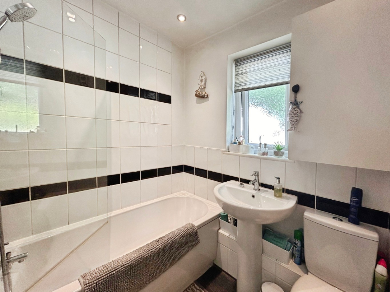 Angarrack, Charming Mid Terrace Cottage, photo 15