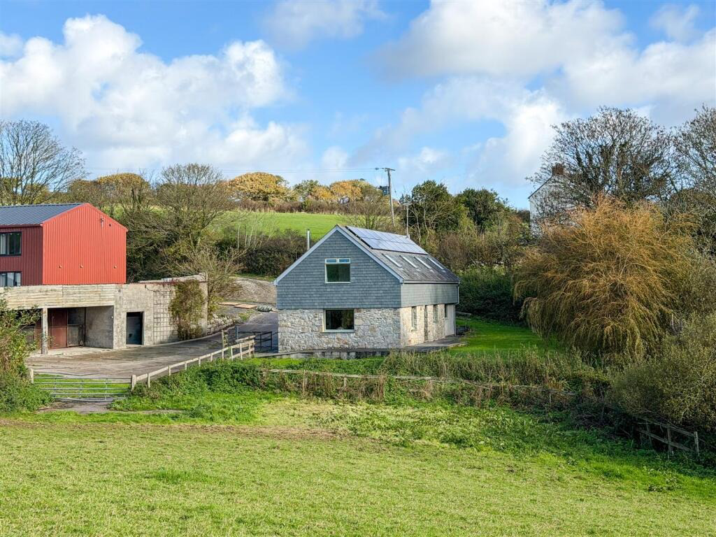 Gweek, Barn conversion within approx 1 acre of woodland, photo 17