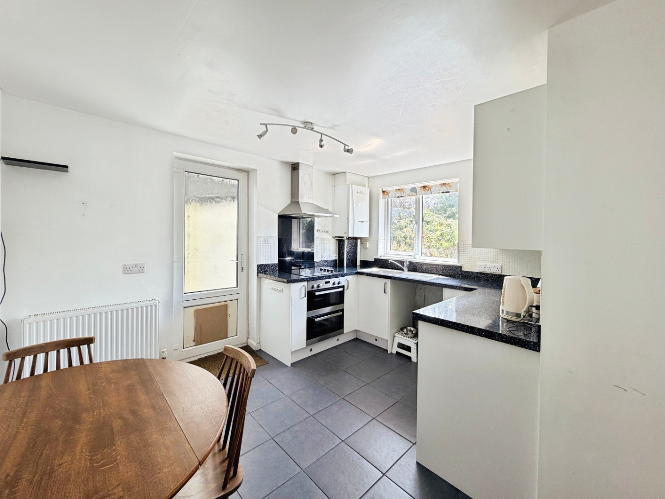 Porthleven, Bungalow with countryside views and no chain, photo 5