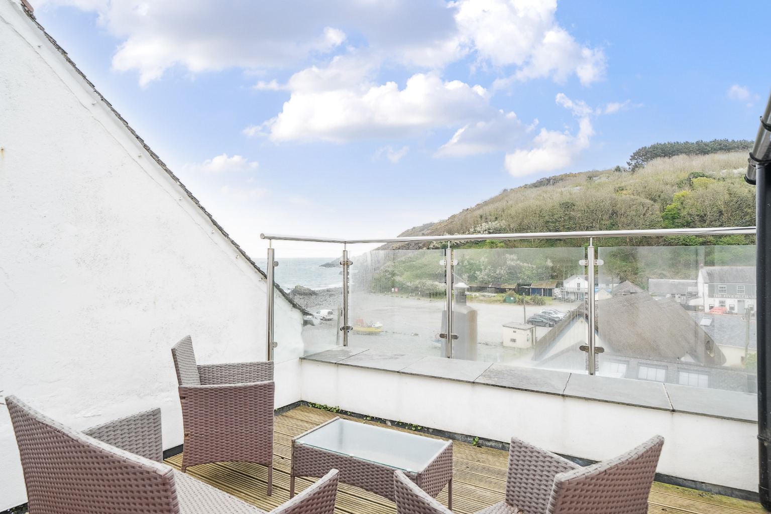 Porthallow, Home moments from the beach, photo 23