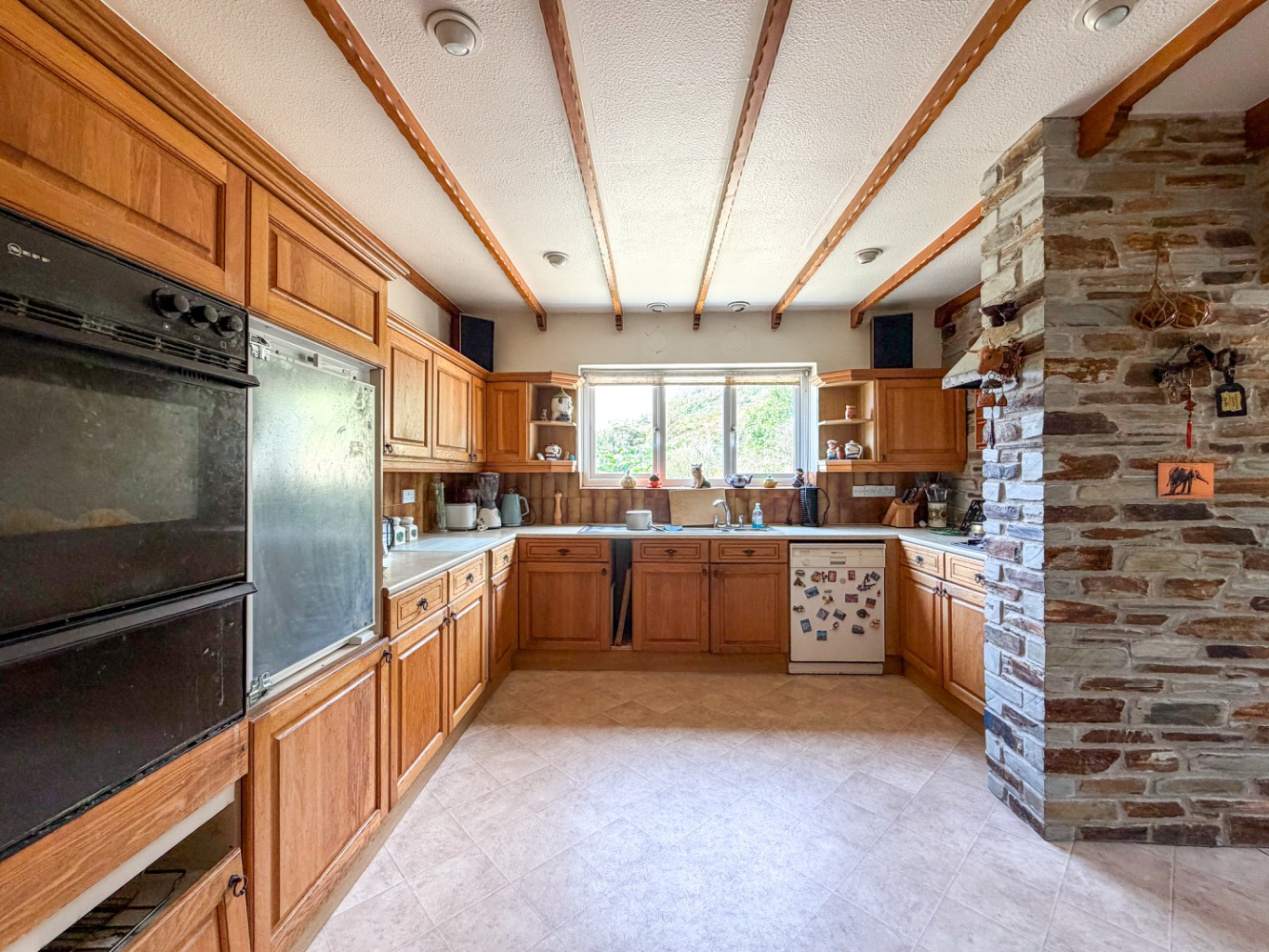 Coverack, Spacious four bed home with sea views, photo 5