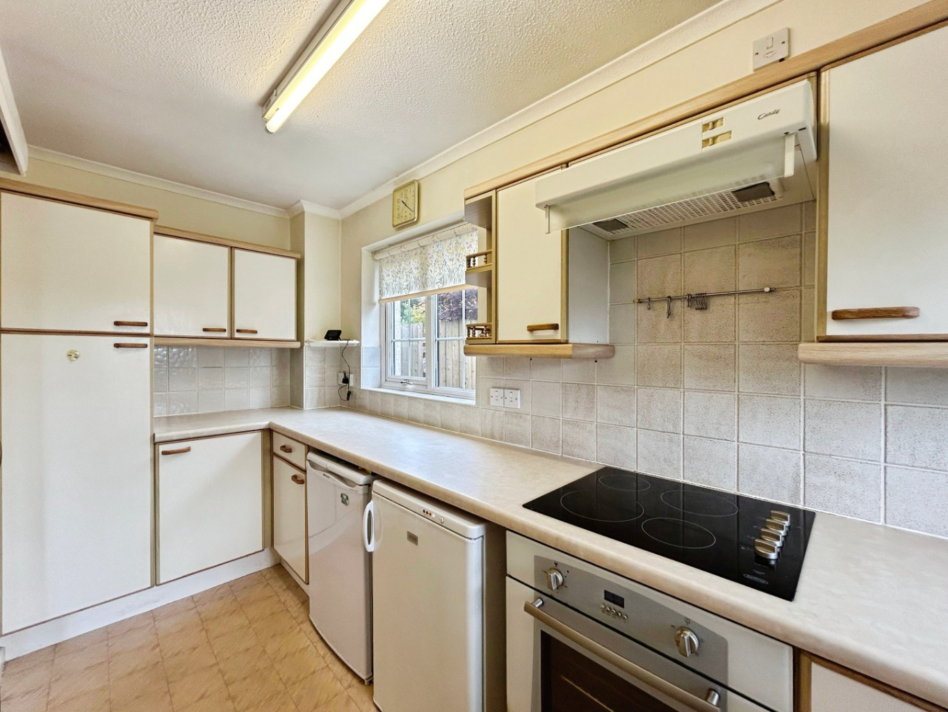 Hayle, Semi detached two bed bungalow with no chain, photo 5