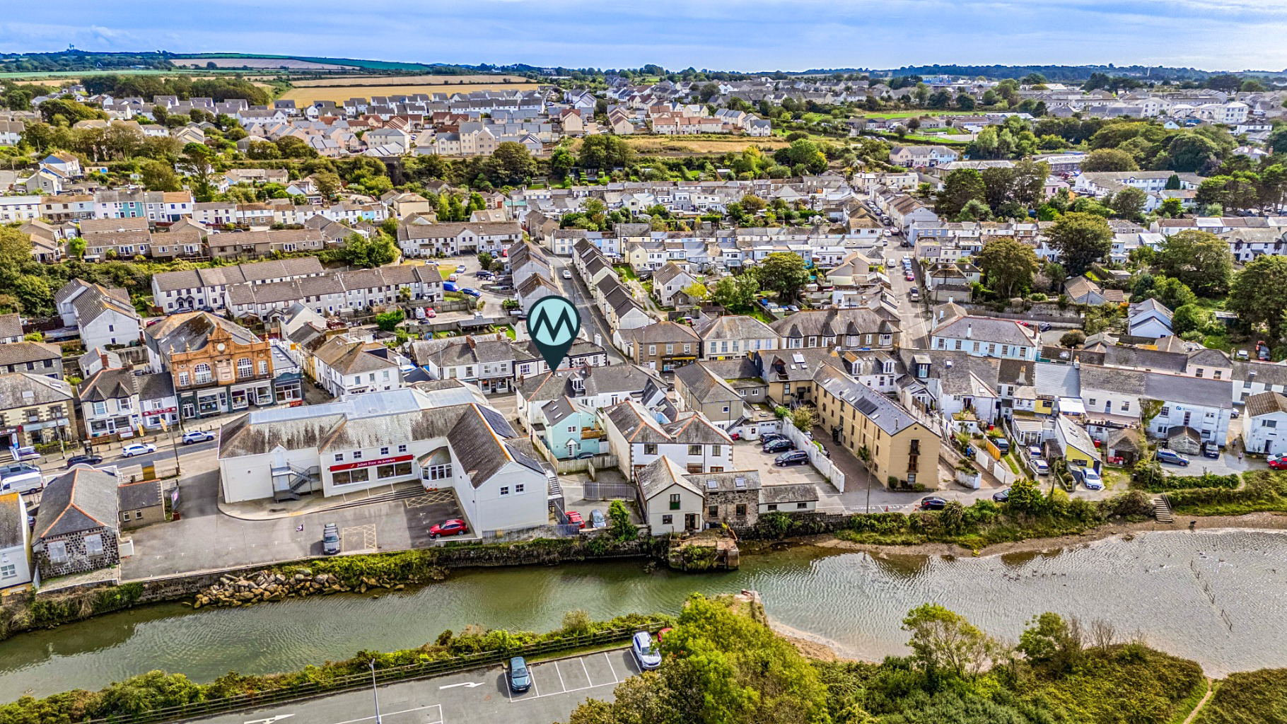 Hayle, Two bed maisonette in central location, photo 3