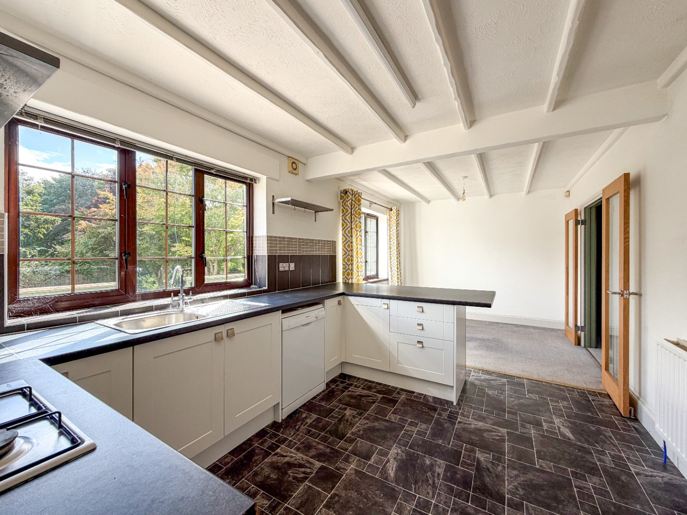 Godolphin Cross, Spacious home with good sized gardens, photo 3