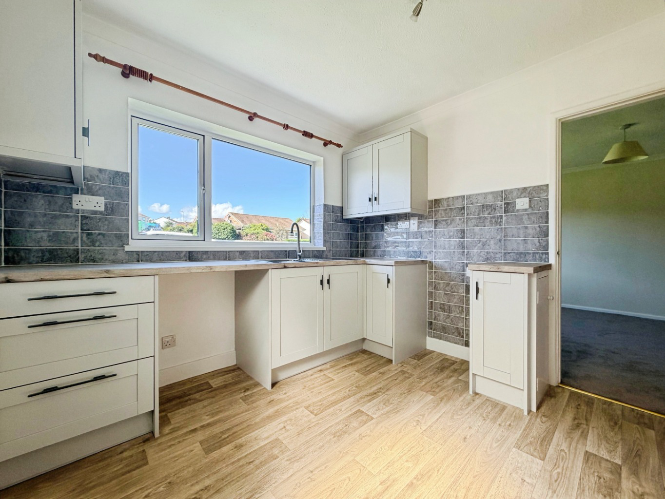 Helston, Detached bungalow with no chain, photo 4