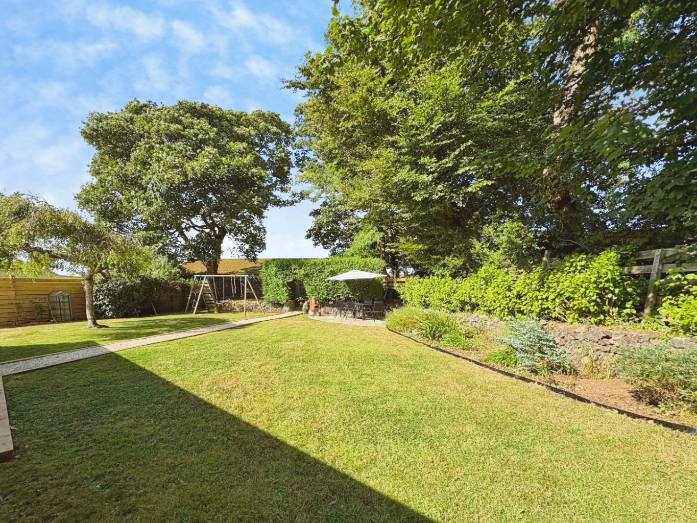 Camborne, Well presented and spacious home, photo 22