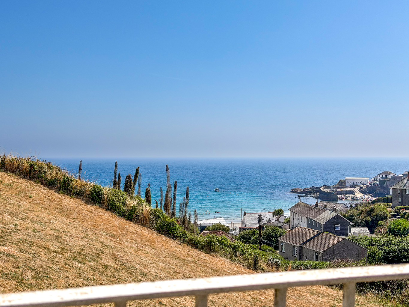 Coverack, Spacious four bed home with sea views, photo 4