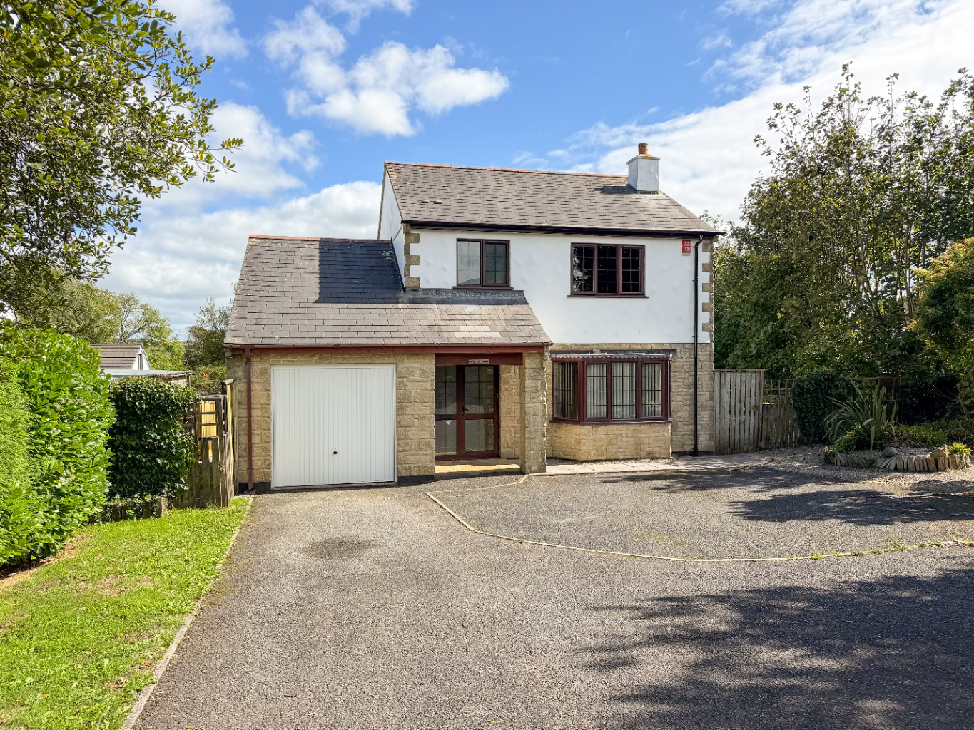 Godolphin Cross, Spacious home with good sized gardens, photo 2
