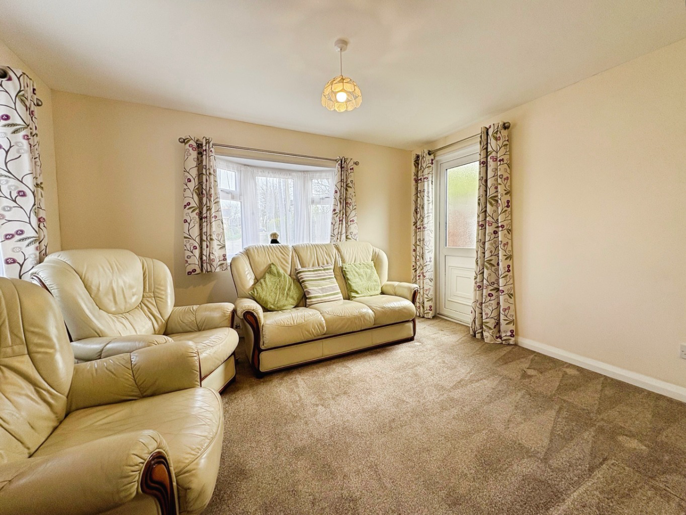 Helston, Park home with no onward chain, photo 2