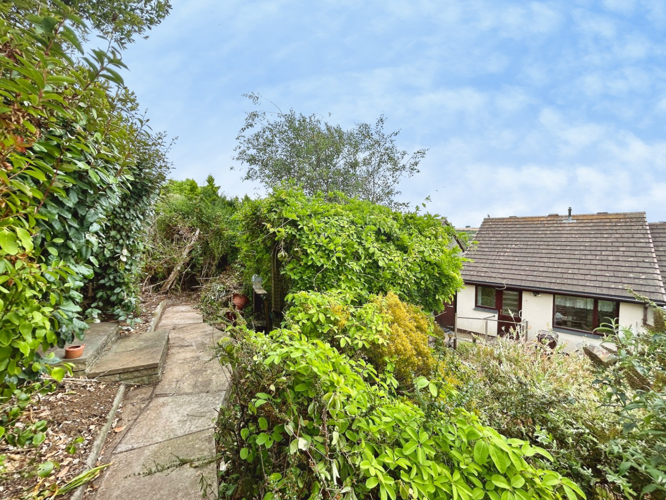 Hayle, Semi detached two bed bungalow with no chain, photo 3