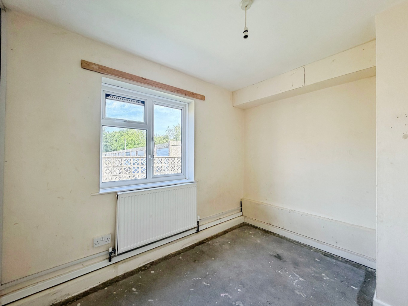 Helston, Two bed flat with no chain, photo 7